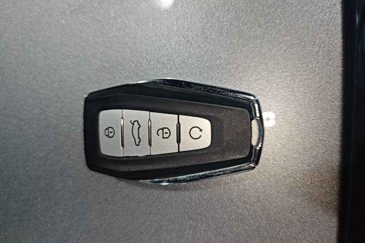 Used Geely Auto Monjaro L 2024 2.0TD High-Power Automatic Two-Wheel Drive Skyline Edition Vehicle Key