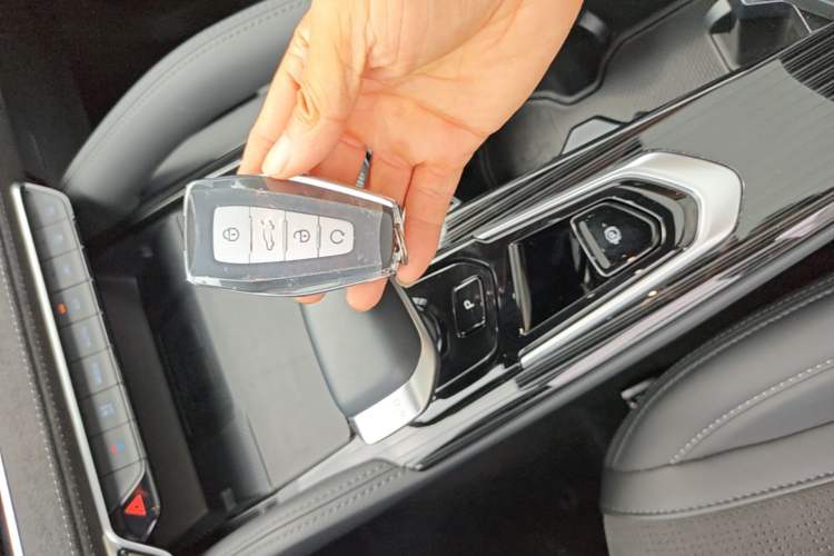 Used Geely Auto Monjaro L 2024 2.0TD High-Power Automatic Two-Wheel Drive Skyline Edition Vehicle Key