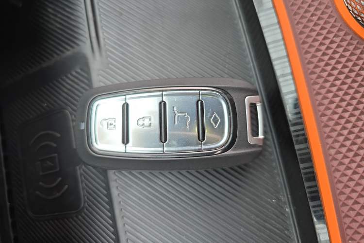Used Geely Auto Monjaro L 2024 2.0TD High-Power Automatic Two-Wheel Drive Skyline Edition Vehicle Key