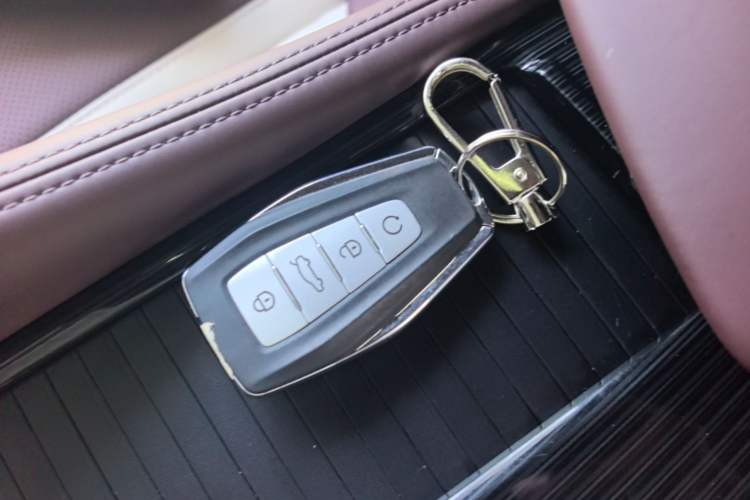 Used Geely Auto Monjaro L 2024 2.0TD High-Power Automatic Two-Wheel Drive Yunqi Version Vehicle Key
