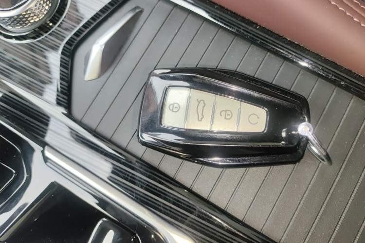 Used Geely Auto Monjaro L 2024 2.0TD High-Power Automatic Two-Wheel Drive Yunqi Version Vehicle Key