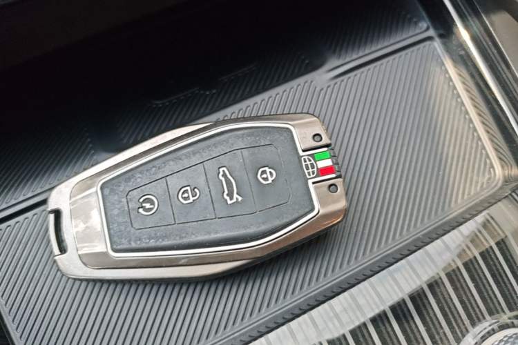 Used Geely Auto Monjaro L 2024 2.0TD High-Power Automatic Two-Wheel Drive Skyline Edition Vehicle Key