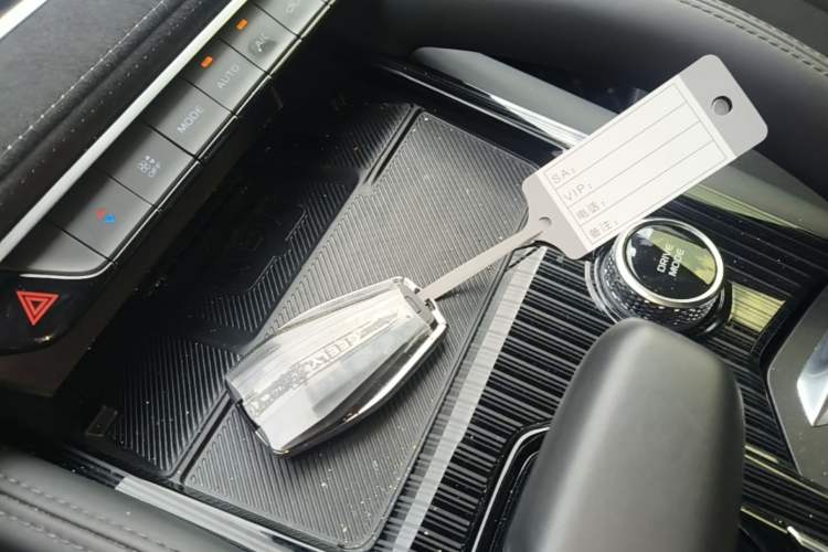 Used Geely Auto Monjaro L 2024 2.0TD High-Power Automatic Two-Wheel Drive Skyline Edition Vehicle Key
