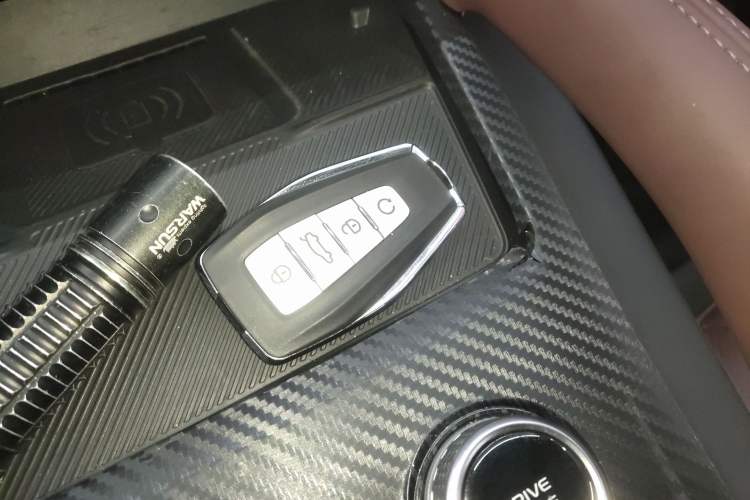 Used Geely Auto Monjaro L 2024 2.0TD High-Power Automatic Two-Wheel Drive Yunqi Version Vehicle Key