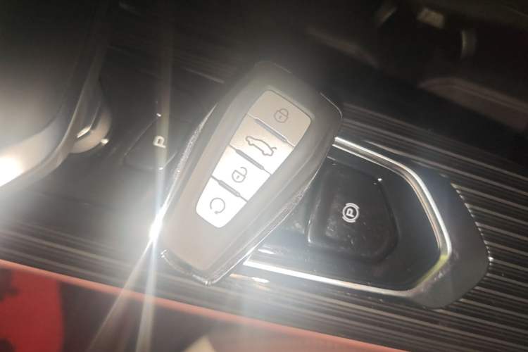 Used Geely Auto Monjaro L 2024 2.0TD High-Power Automatic Two-Wheel Drive Skyline Edition Vehicle Key