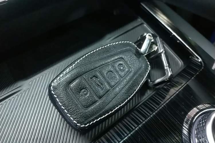 Used Geely Auto Monjaro L 2024 2.0TD High-Power Automatic Two-Wheel Drive Skyline Edition Vehicle Key