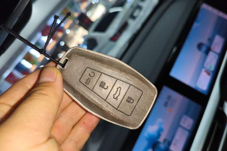 Used Geely Auto Monjaro L 2024 2.0TD High-Power Automatic Two-Wheel Drive Skyline Edition Vehicle Key