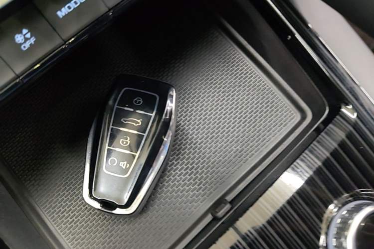 Used Geely Auto Monjaro L 2024 2.0TD DCT EVO Two-Wheel Drive Long-Range Version Vehicle Key