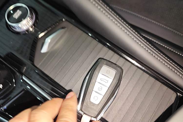 Used Geely Auto Monjaro L 2024 2.0TD High-Power Automatic Two-Wheel Drive Skyline Edition Vehicle Key