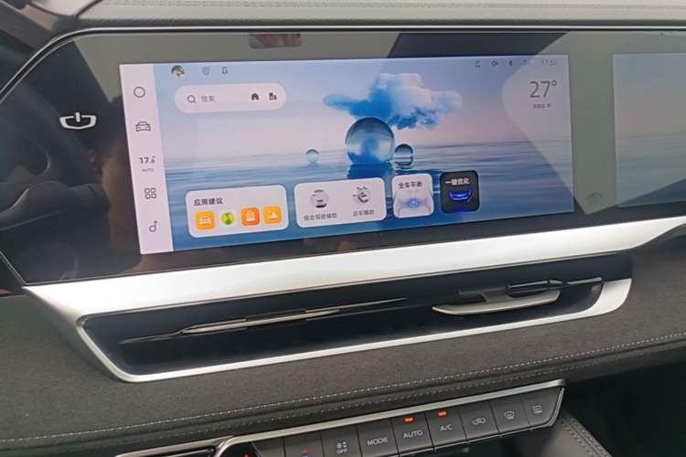 Used Geely Auto Monjaro L 2024 2.0TD High-Power Automatic Two-Wheel Drive Skyline Edition Audio And AC Panel