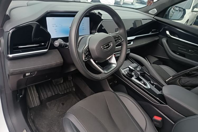 Used Geely Auto Monjaro L 2024 2.0TD High-Power Automatic Two-Wheel Drive Skyline Edition Center Console
