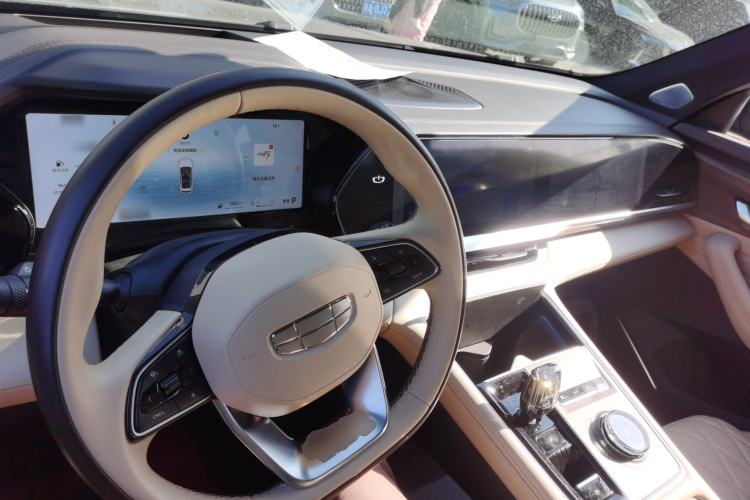 Used Geely Auto Monjaro L 2024 2.0TD High-Power Automatic Two-Wheel Drive Skyline Edition Center Console