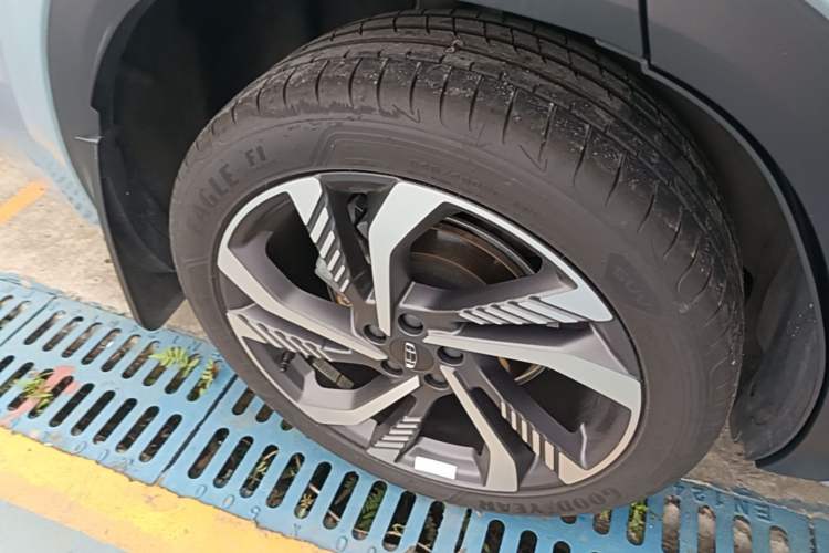 Used Geely Auto Monjaro L 2024 2.0TD High-Power Automatic Two-Wheel Drive Skyline Edition Right Rear Wheel Hub
