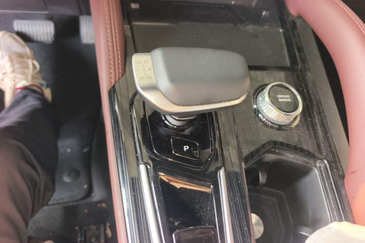 Used Geely Auto Monjaro L 2024 2.0TD High-Power Automatic Two-Wheel Drive Yunqi Version Gear Lever