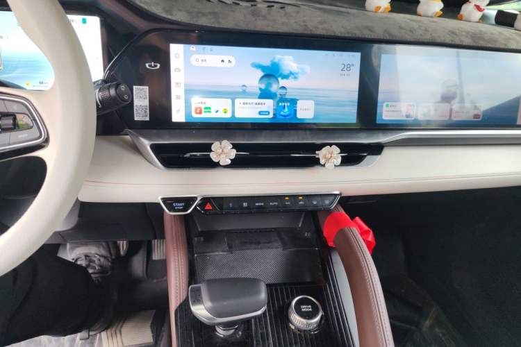 Used Geely Auto Monjaro L 2024 2.0TD High-Power Automatic Two-Wheel Drive Yunqi Version Audio And AC Panel