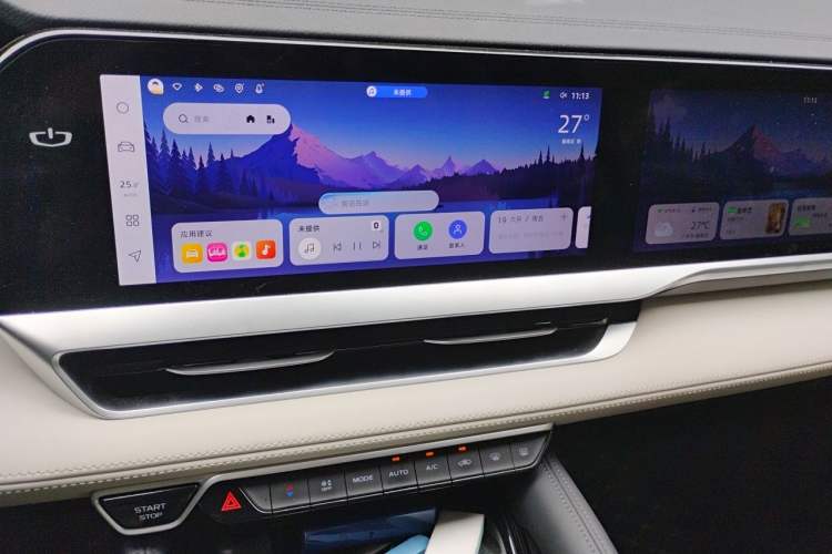 Used Geely Auto Monjaro L 2024 2.0TD High-Power Automatic Two-Wheel Drive Skyline Edition Audio And AC Panel