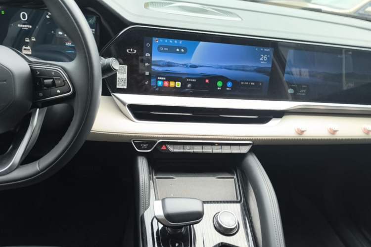 Used Geely Auto Monjaro L 2024 2.0TD High-Power Automatic Two-Wheel Drive Skyline Edition Audio And AC Panel