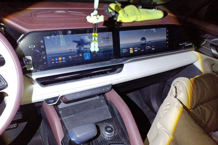 Used Geely Auto Monjaro L 2024 2.0TD High-Power Automatic Two-Wheel Drive Yunqi Version Audio And AC Panel