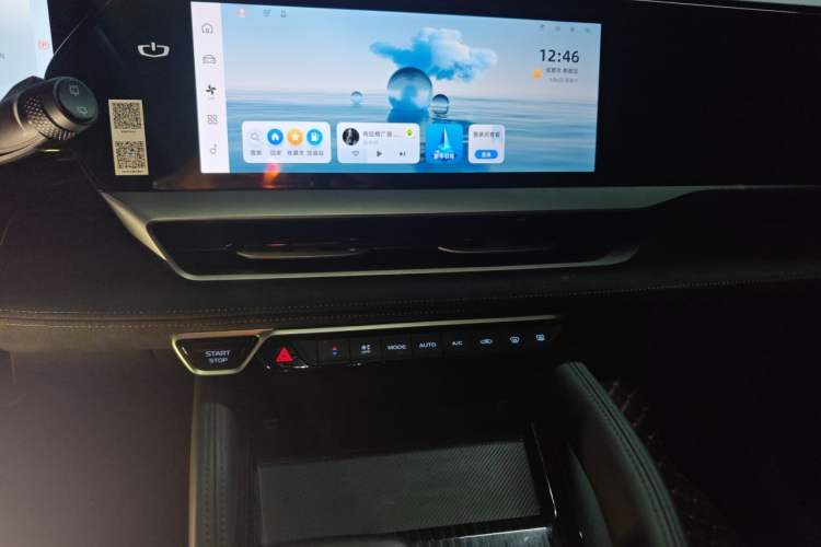 Used Geely Auto Monjaro L 2024 2.0TD High-Power Automatic Two-Wheel Drive Skyline Edition Audio And AC Panel