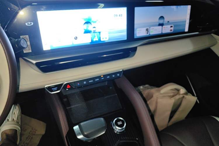Used Geely Auto Monjaro L 2024 2.0TD High-Power Automatic Two-Wheel Drive Yunqi Version Audio And AC Panel