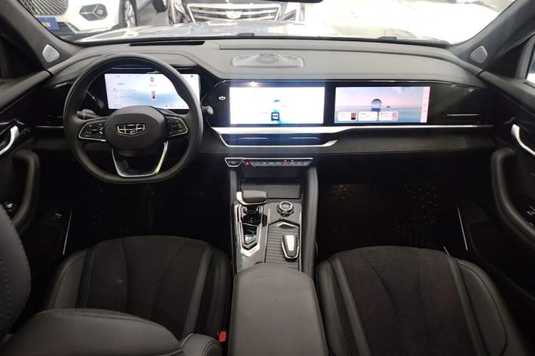 Used Geely Auto Monjaro L 2024 2.0TD High-Power Automatic Two-Wheel Drive Skyline Edition Center Console