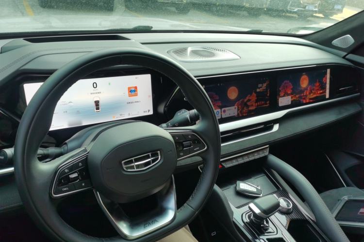 Used Geely Auto Monjaro L 2024 2.0TD High-Power Automatic Two-Wheel Drive Skyline Edition Center Console