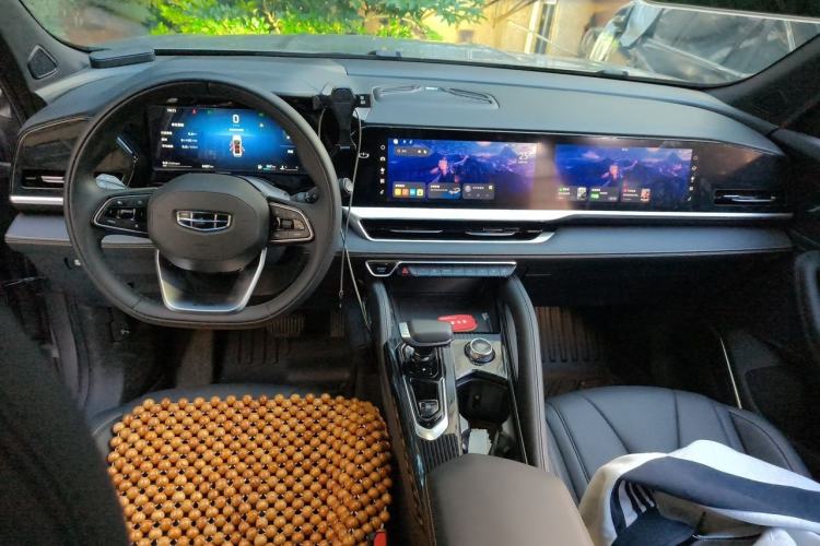 Used Geely Auto Monjaro L 2024 2.0TD DCT EVO Two-Wheel Drive Long-Range Version Center Console