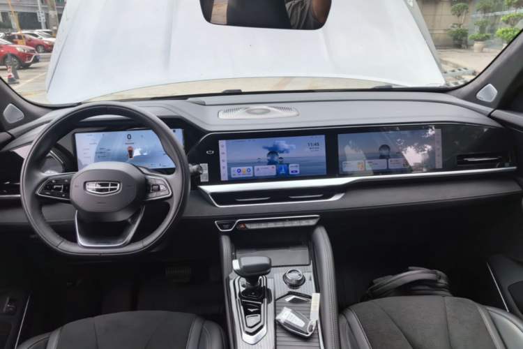 Used Geely Auto Monjaro L 2024 2.0TD High-Power Automatic Two-Wheel Drive Skyline Edition Center Console