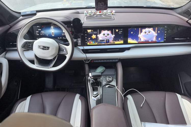 Used Geely Auto Monjaro L 2024 2.0TD High-Power Automatic Two-Wheel Drive Yunqi Version Center Console
