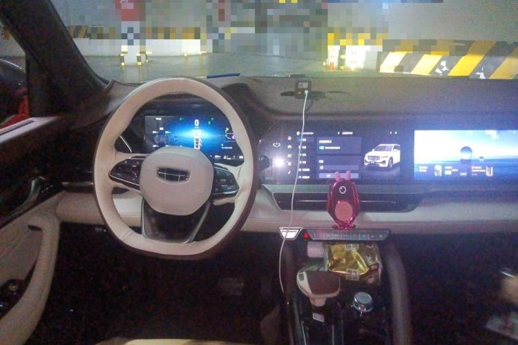 Used Geely Auto Monjaro L 2024 2.0TD High-Power Automatic Two-Wheel Drive Yunqi Version Center Console
