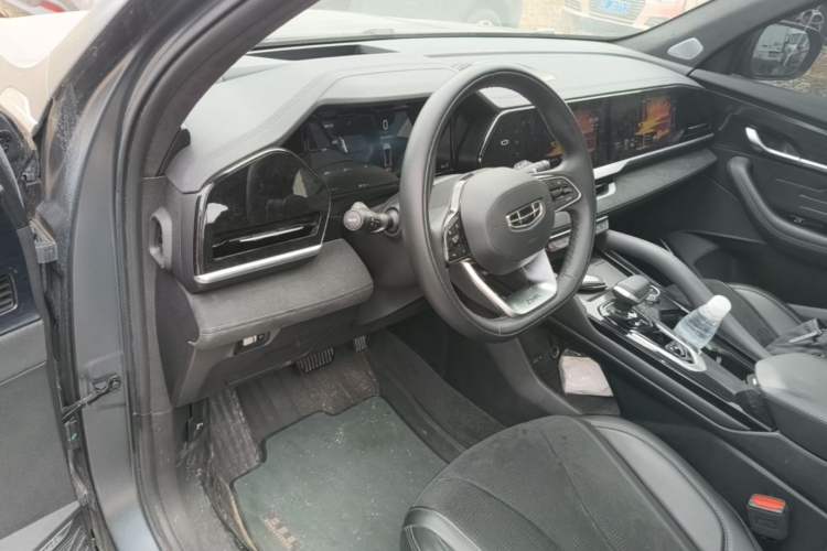 Used Geely Auto Monjaro L 2024 2.0TD High-Power Automatic Two-Wheel Drive Skyline Edition Center Console