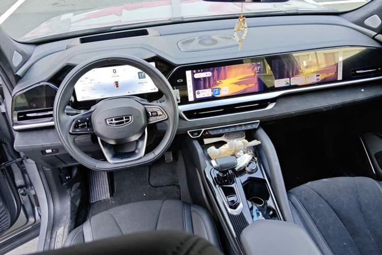 Used Geely Auto Monjaro L 2024 2.0TD High-Power Automatic Two-Wheel Drive Skyline Edition Center Console
