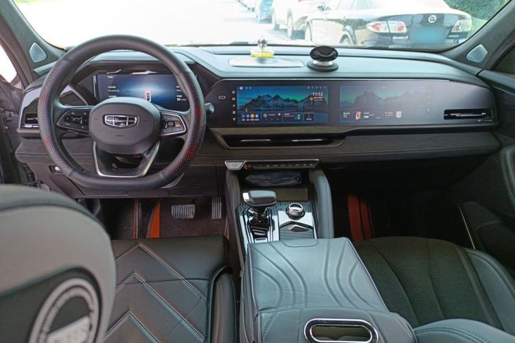 Used Geely Auto Monjaro L 2024 2.0TD High-Power Automatic Two-Wheel Drive Skyline Edition Center Console