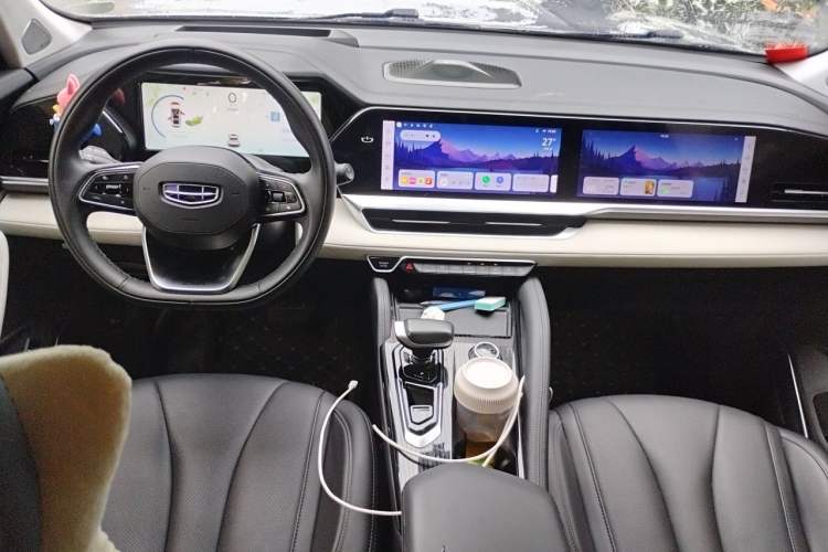 Used Geely Auto Monjaro L 2024 2.0TD High-Power Automatic Two-Wheel Drive Skyline Edition Center Console