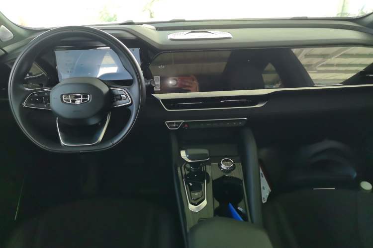 Used Geely Auto Monjaro L 2024 2.0TD High-Power Automatic Two-Wheel Drive Skyline Edition Center Console