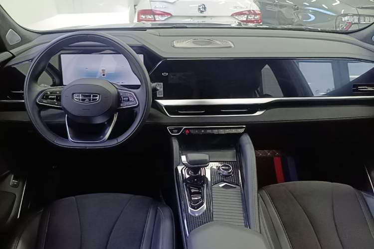 Used Geely Auto Monjaro L 2024 2.0TD High-Power Automatic Two-Wheel Drive Skyline Edition Center Console
