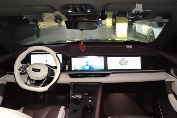 Used Geely Auto Monjaro L 2024 2.0TD High-Power Automatic Two-Wheel Drive Yunqi Version Center Console