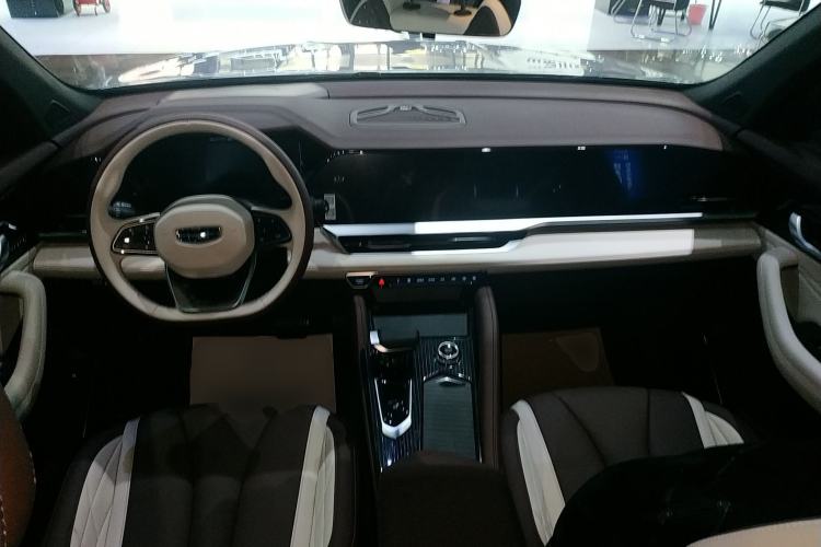 Used Geely Auto Monjaro L 2024 2.0TD High-Power Automatic Two-Wheel Drive Yunqi Version Center Console