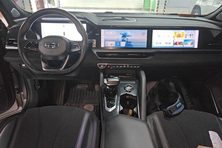 Used Geely Auto Monjaro L 2024 2.0TD High-Power Automatic Two-Wheel Drive Skyline Edition Center Console