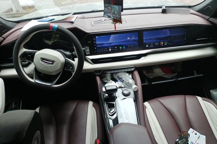 Used Geely Auto Monjaro L 2024 2.0TD DCT EVO Two-Wheel Drive Prestige Version Center Console