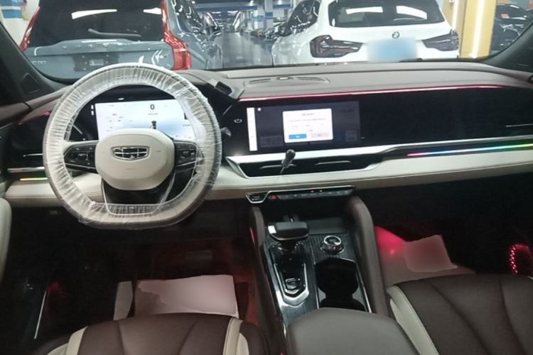 Used Geely Auto Monjaro L 2024 2.0TD High-Power Automatic Two-Wheel Drive Yunqi Version Center Console