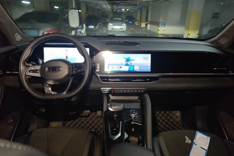 Used Geely Auto Monjaro L 2024 2.0TD High-Power Automatic Two-Wheel Drive Skyline Edition Center Console