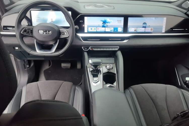 Used Geely Auto Monjaro L 2024 2.0TD High-Power Automatic Two-Wheel Drive Skyline Edition Center Console