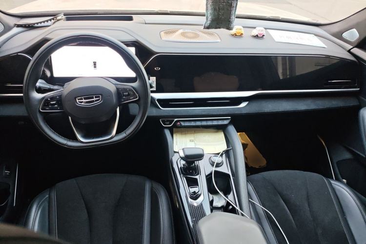 Used Geely Auto Monjaro L 2024 2.0TD High-Power Automatic Two-Wheel Drive Skyline Edition Center Console