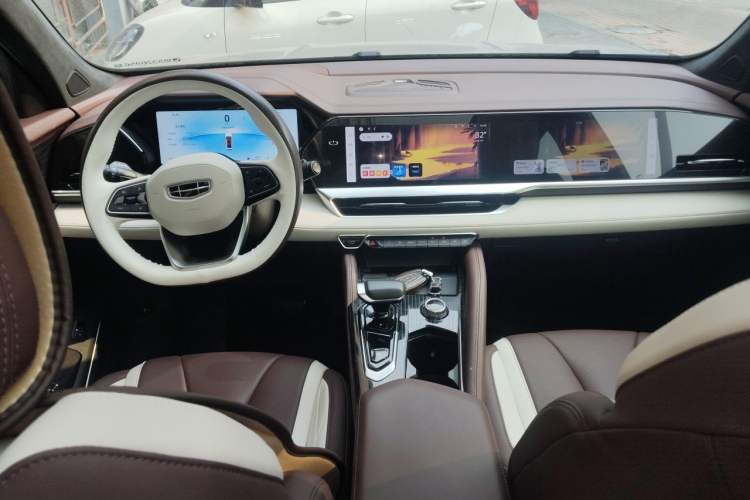 Used Geely Auto Monjaro L 2024 2.0TD High-Power Automatic Two-Wheel Drive Yunqi Version Center Console