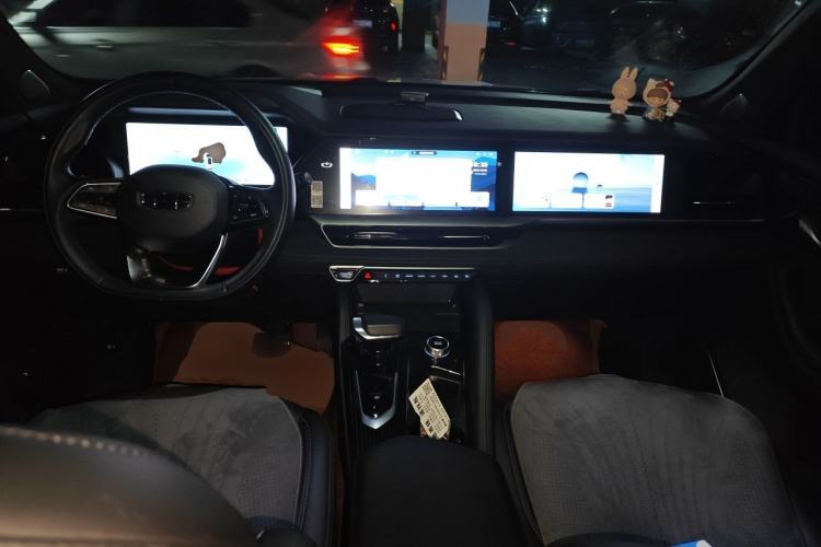 Used Geely Auto Monjaro L 2024 2.0TD High-Power Automatic Two-Wheel Drive Skyline Edition Center Console