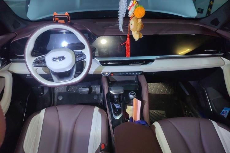 Used Geely Auto Monjaro L 2024 2.0TD High-Power Automatic Two-Wheel Drive Yunqi Version Center Console