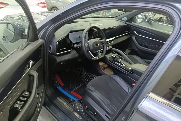 Used Geely Auto Monjaro L 2024 2.0TD High-Power Automatic Two-Wheel Drive Skyline Edition Driver Seat