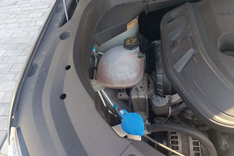 Used Geely Auto Monjaro L 2024 2.0TD DCT EVO Two-Wheel Drive Long-Range Version Engine Bay Right