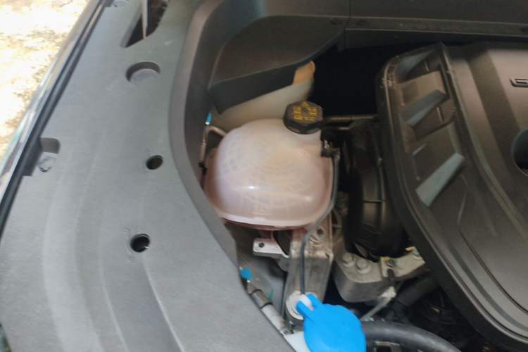Used Geely Auto Monjaro L 2024 2.0TD DCT EVO Two-Wheel Drive Long-Range Version Engine Bay Right